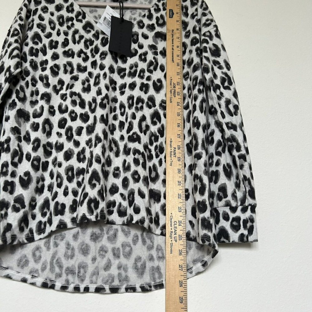 NEW GIBSONLOOK Animal Print Fleece Sweater Top SMALL boho chic - Picture 9 of 11